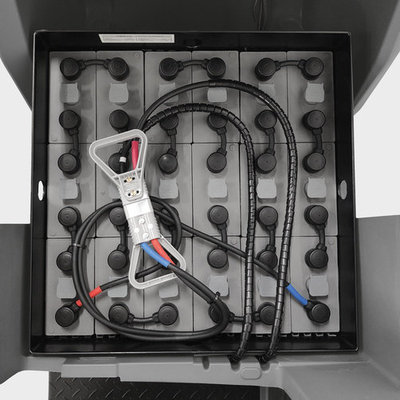 强劲的300安时电池
允许不间断的工作长达6小时 每一个蓄电池都具备高性能清洁力 最高的作业能力