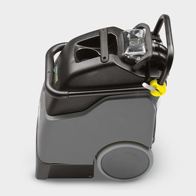 带对转滚刷的浮动刷头
2个滚刷，保证高清洁性能。
从两侧深入清洗地毯绒毛。
在不平坦的表面上也能实现均匀的地板接触。